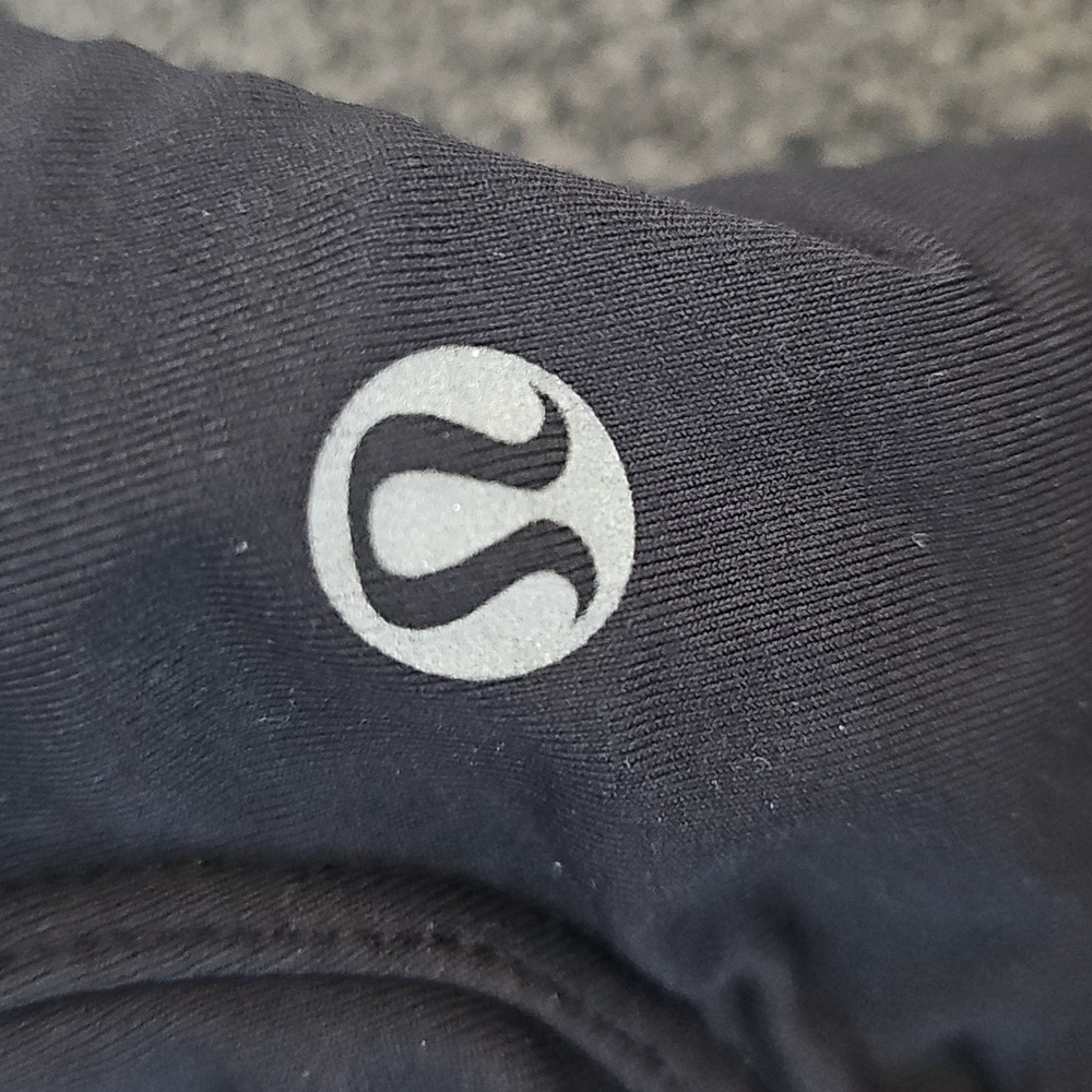 Lululemon workout Bra - Picture 2 of 8